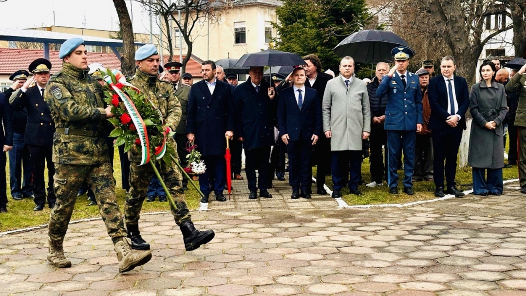 Пенчо Милков беше официален гост на честването на 83 години от създаването на Парашутната дружина и българските Специални сили