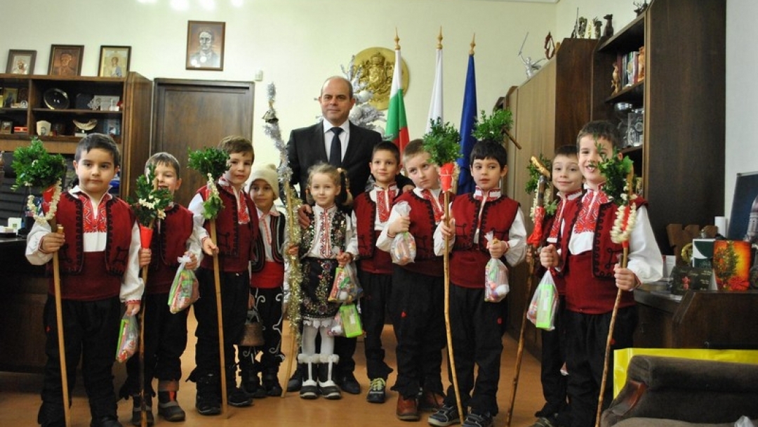 Малки и големи коледари наричаха в общината за здраве и берекет