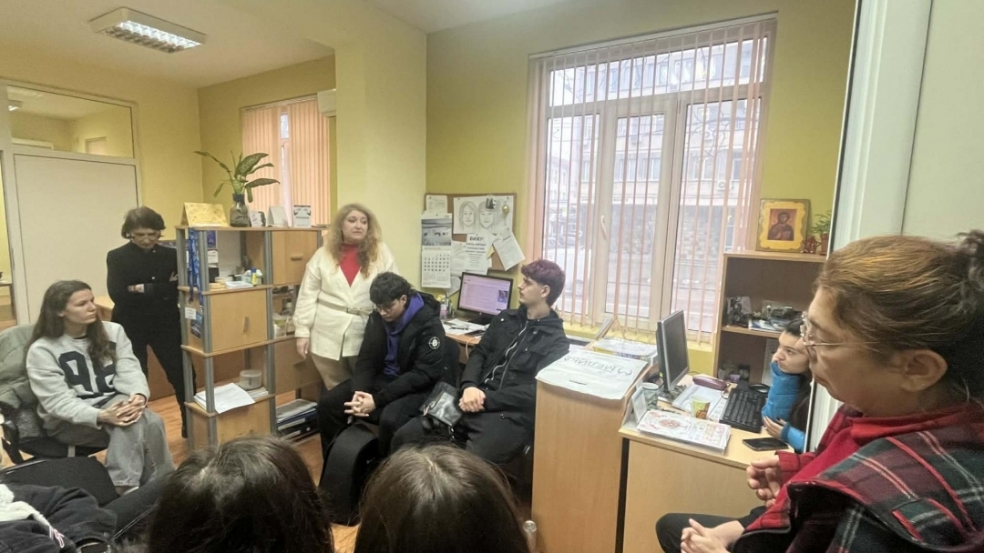 Младежкият парламент се запозна с работата на радио „Русе“ 