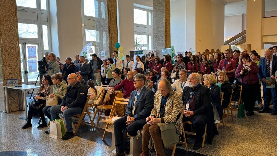 Ученици от девет града се състезават по мебелно производство и дърворезба в Русе