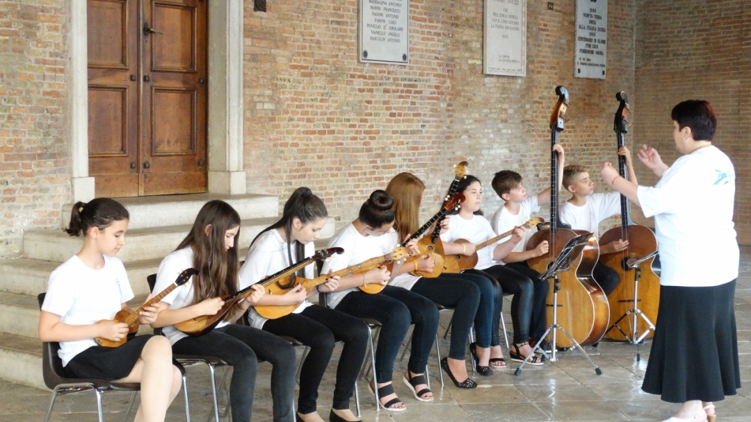 Тамбурашки оркестър „Русе” с престижно участие в международен фестивал в Италия