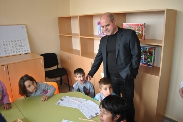 Кметът Пламен Стоилов откри ремонтирани помещения в ДГ "Ралица"