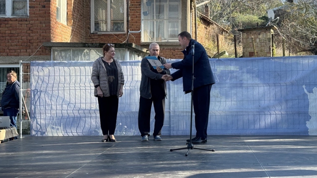 Долно Абланово отбеляза своя празник с богата фолклорна програма