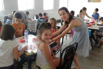 Клубове по салса и английски език в лятната академия на ОМД-Русе