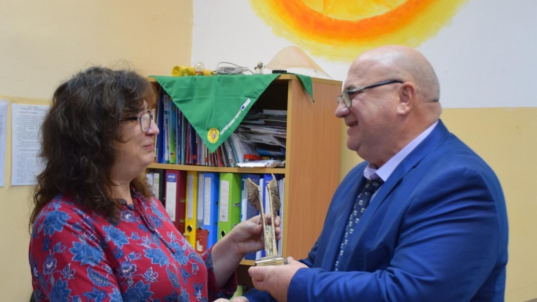 Наградиха учителите, носители на званието „Посланик на свободния дух в моето училище“ 202