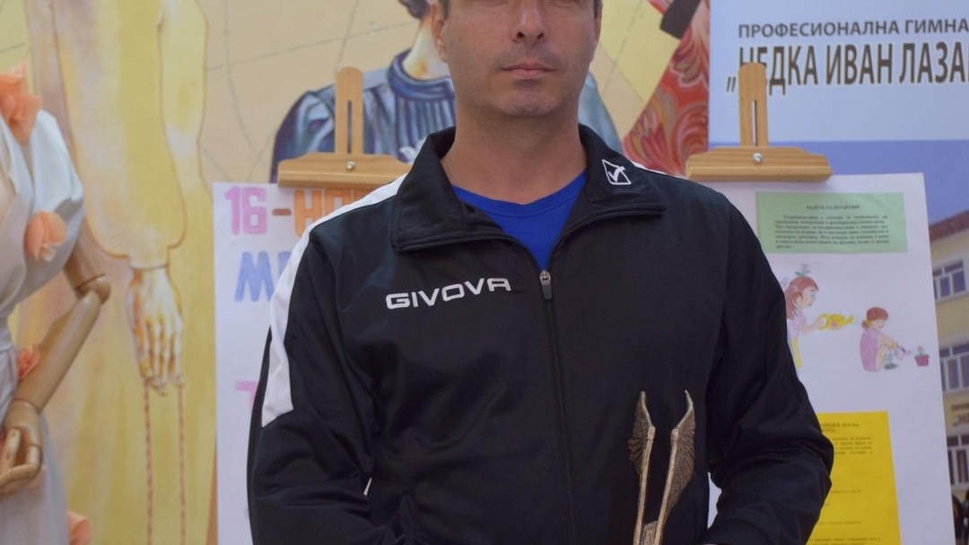 Наградиха учителите, носители на званието „Посланик на свободния дух в моето училище“ 202