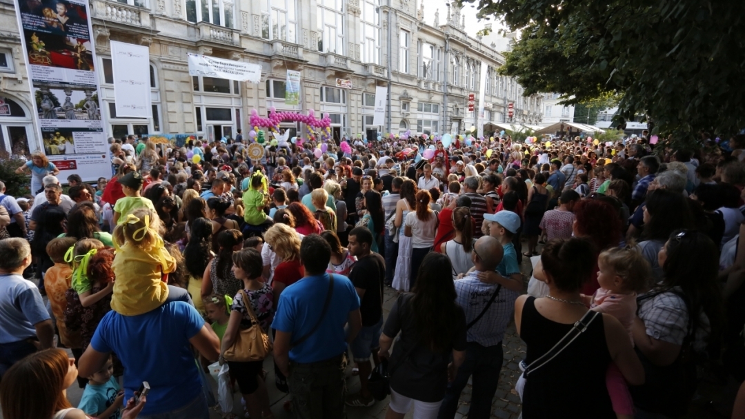 Хиляди русенци се маскираха и се забавляваха на карнавала