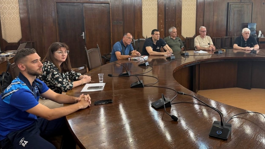 Работна среща в Русе между кмета Пенчо Милков и ръководството на Федерацията по волейбол  