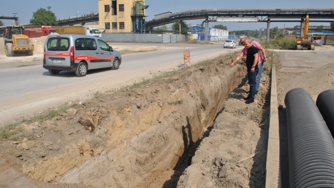 Кметът Пламен Стоилов и зам.-кметът Димитър Наков инспектираха ремонта на бул. „Тутракан“