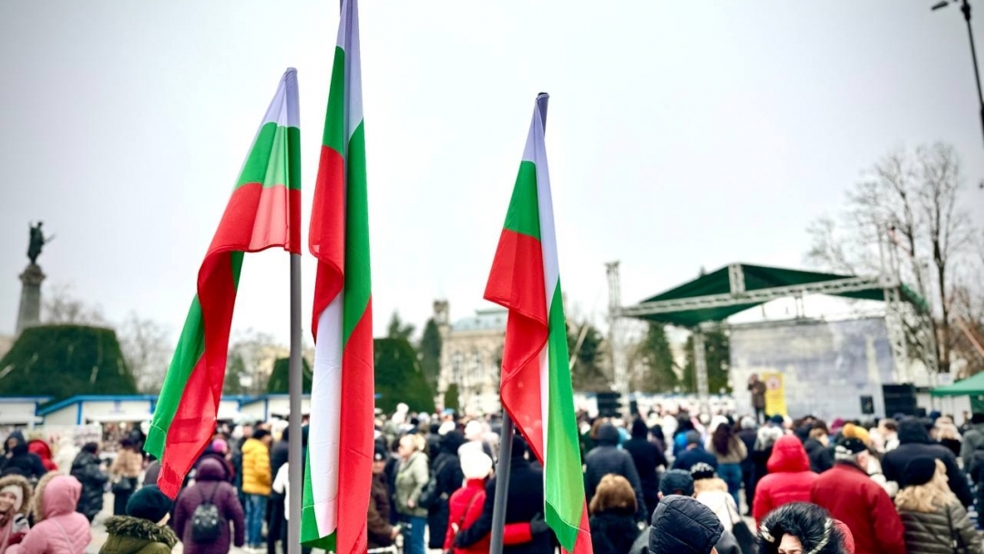 Стотици русенци пяха заедно с Братя Аргирови по време на концерта „Не на насилието, да на доброто!“ 