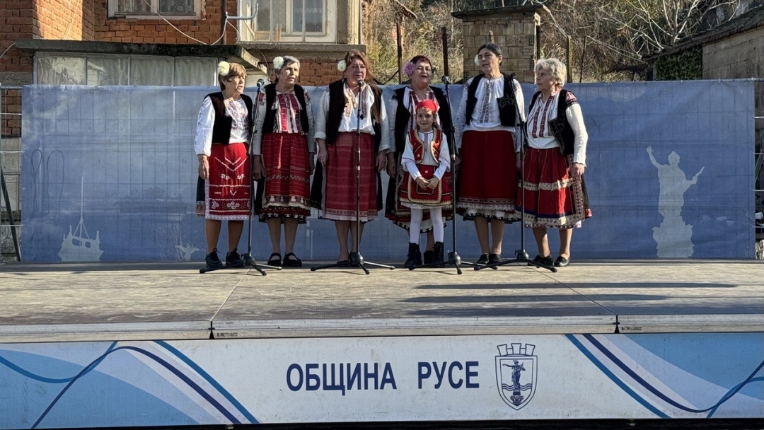 Долно Абланово отбеляза своя празник с богата фолклорна програма