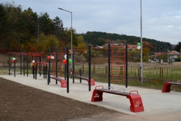 Зам.-кметът Наталия Кръстева присъства на откриването на две спортни площадки в с. Николово