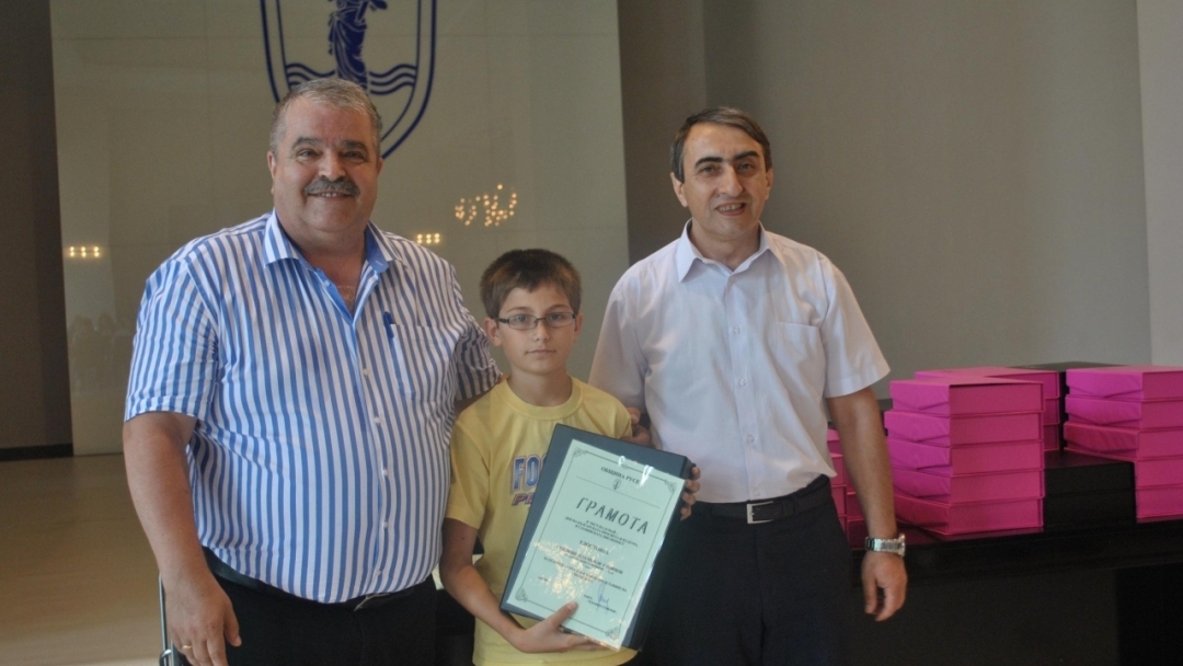 Наградиха 44 русенски отличници