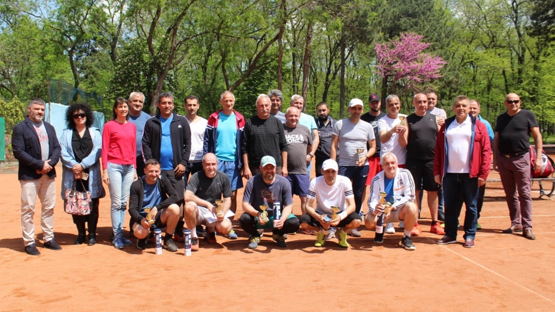 Поредното издание на турнира по тенис на корт „Приятели Русе“ събра десетки почитатели
