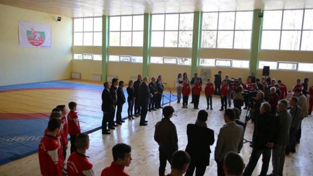 Обновената тренировъчна зала по борба официално отвори врати