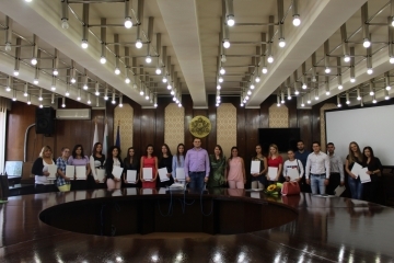 Стажанти в Община Русе получиха грамоти от заместник-кметът д-р Страхил Карапчански