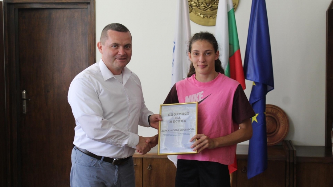 Две възпитанички на Спортното училище бяха отличени от кмета Пенчо Милков