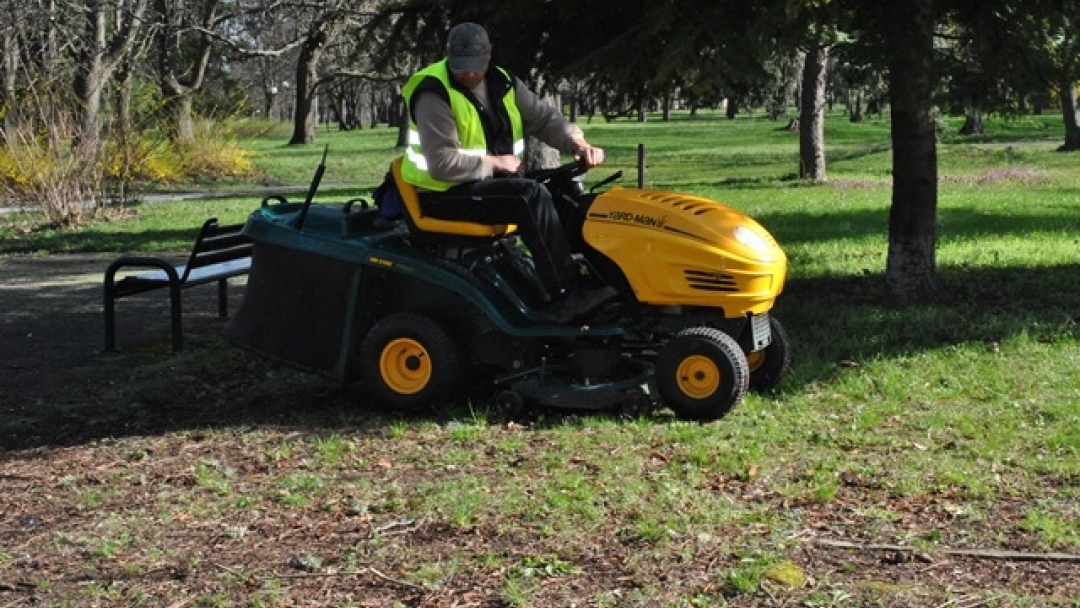 Община Русе стартира кампания за поддържане на озеленените площи