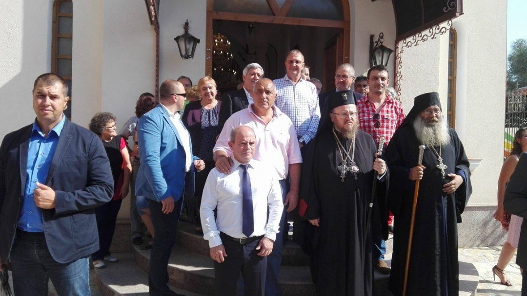 Министър-председателят Бойко Борисов посети обновената църква в Басарбовския скален манастир