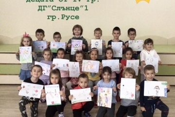 Децата от ДГ „Слънце“ поздравиха отделението по педиатрия на УМБАЛ „Канев“