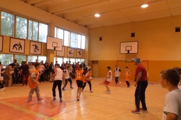 Ученици и родители спортуваха заедно в ОУ „Васил Априлов“ 