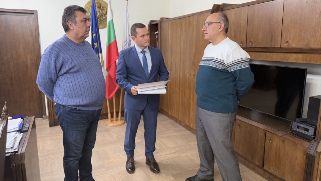 Запасните офицери наградиха кмета на Русе за приноса му към историческата памет на региона