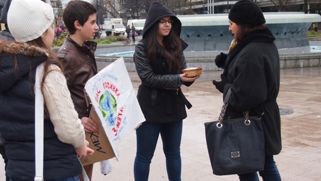 Акция на "Младежки парламент" към Общински Младежки Дом - Русе по повод Денят на Земята