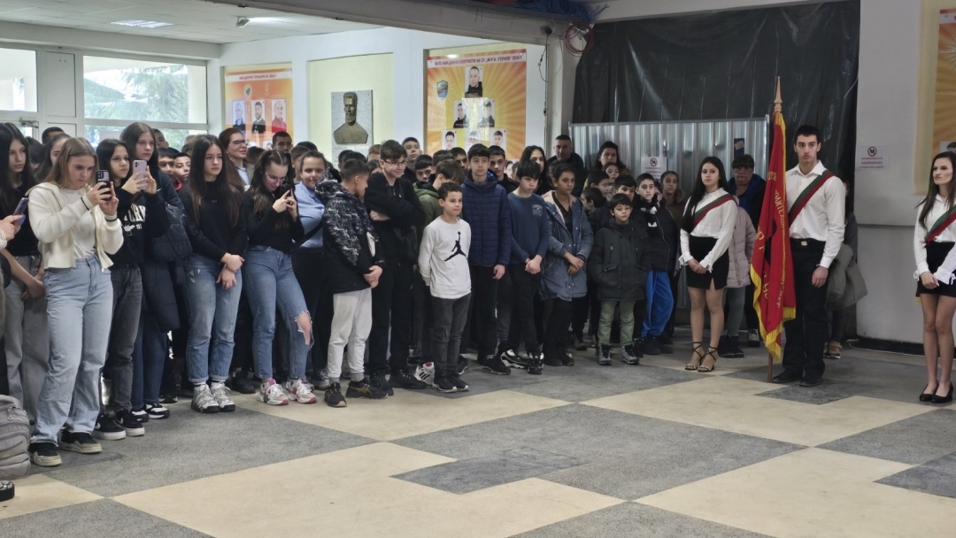 Кметът Пенчо Милков награди отличници от Спортното училище на патронния им празник