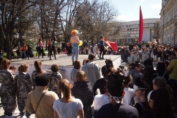 Над 700 танцьори от 35 състава от българия и чужбина участваха в „Танцуваща река“ 