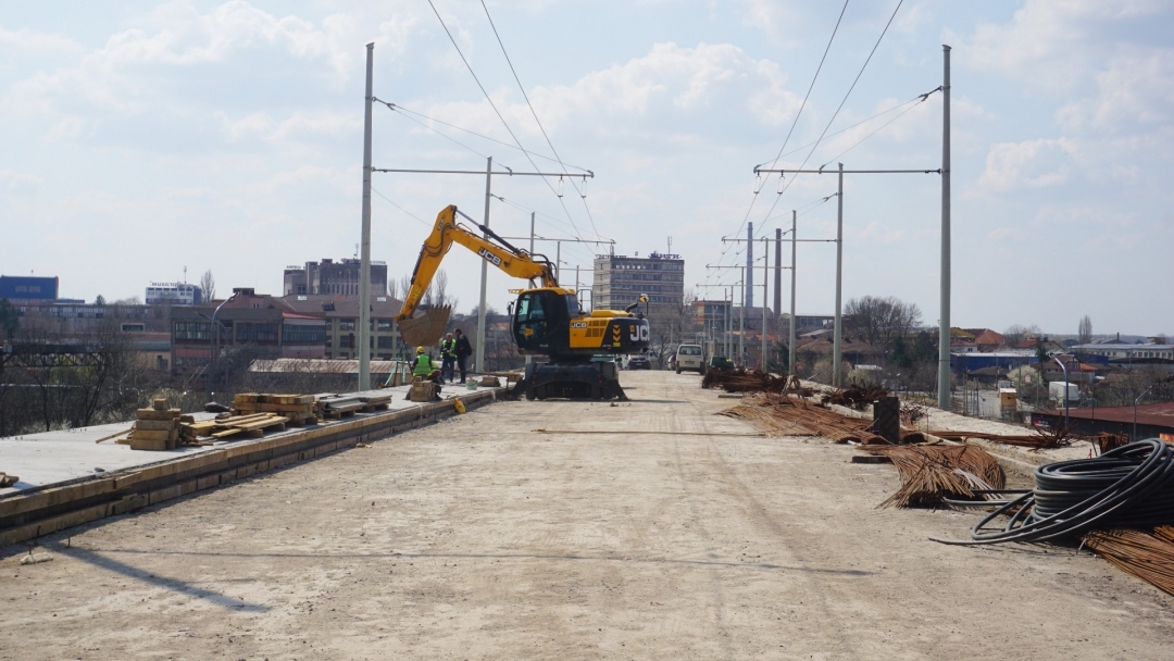 Ремонтът на булевард „Трети март“ е почти завършен. Тече укрепването на устоите на Сарайския мост