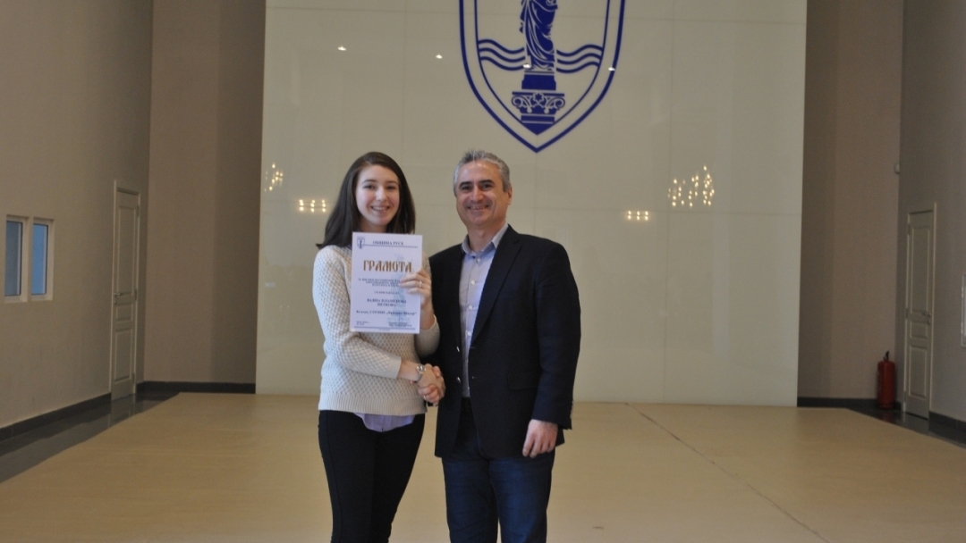 Кметът Пламен Стоилов връчи грамоти на деца с изявени дарби от Русе за 2015 г.