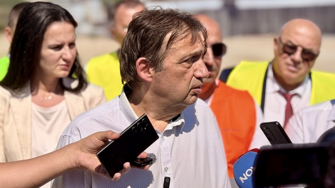 Министър Шишков провери напредъка по автомагистралата Русе – Велико Търново край Пейчиново