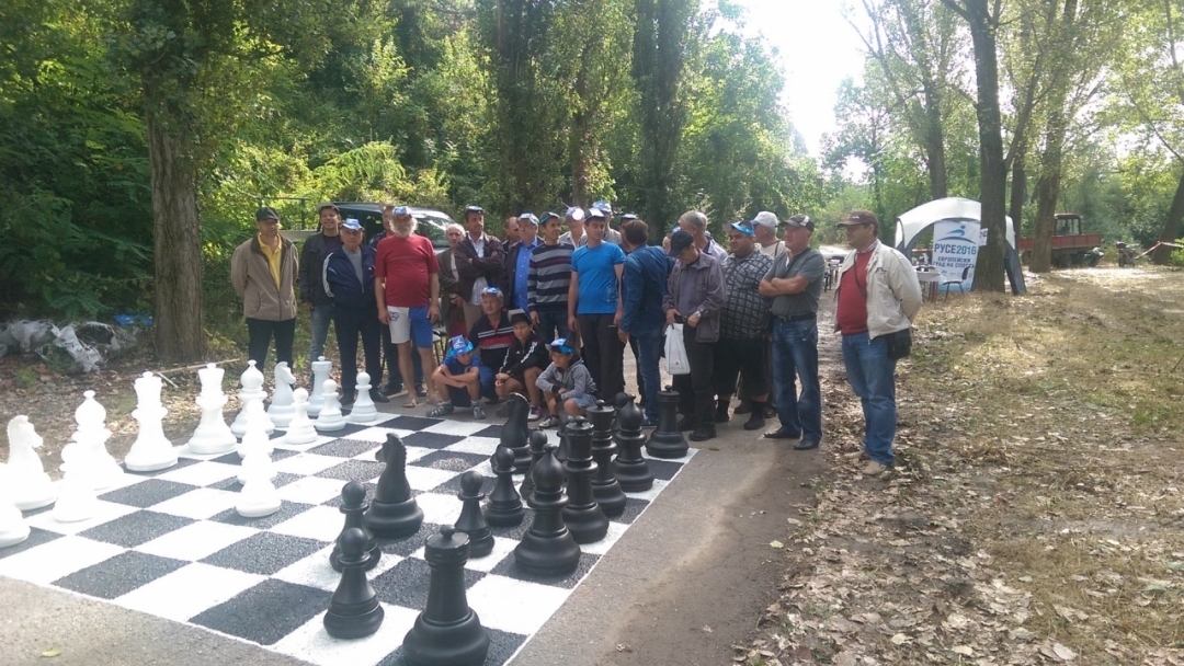 Малки и големи шахматисти се събраха на турнир „Бенони“