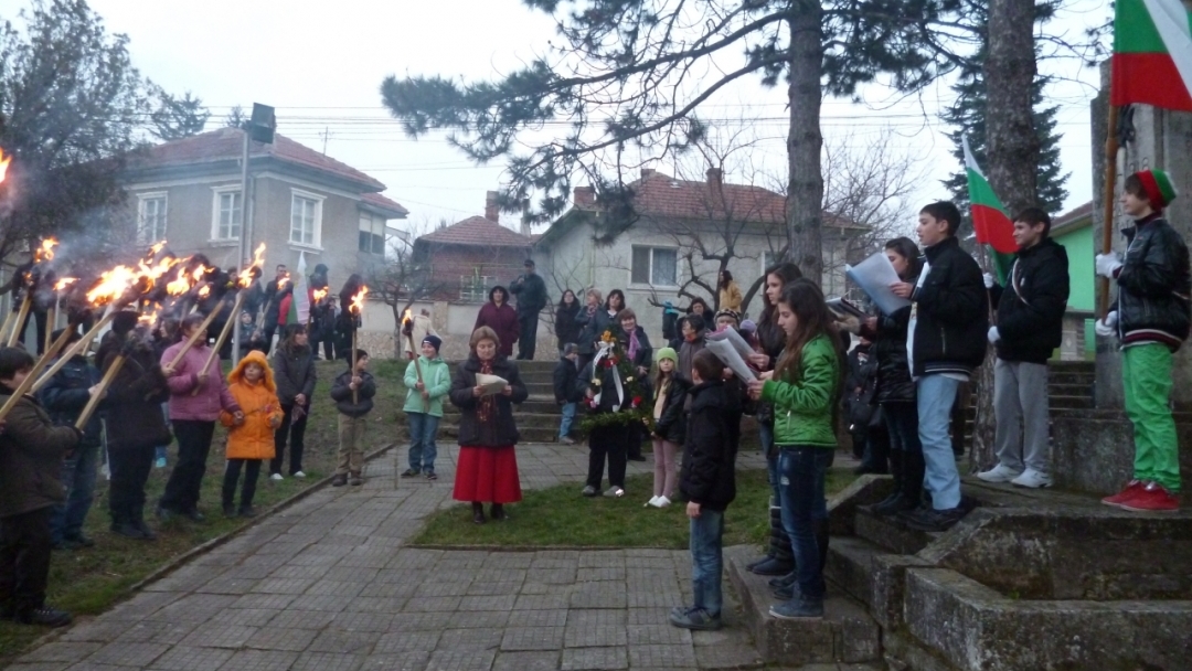 Три дневни чествания, по случай 3 март и 135 г.от Освобождението, организираха Кметство Николово ,НЧ”Пробуда-1901г”, ОУ „Св.Св.Кирил и Методий” и Клуб „Русофили”-от РУ”Ангел Кънчев”.