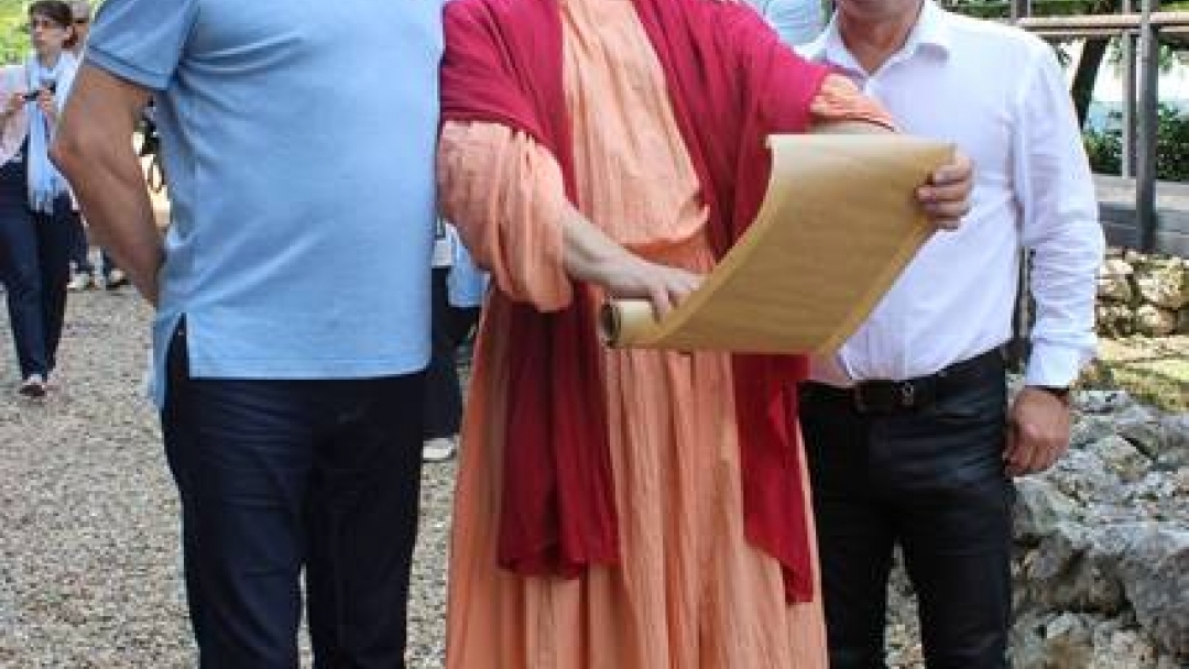 Кметът и зам.-министърът на туризма откриха винарско изложение в Русе