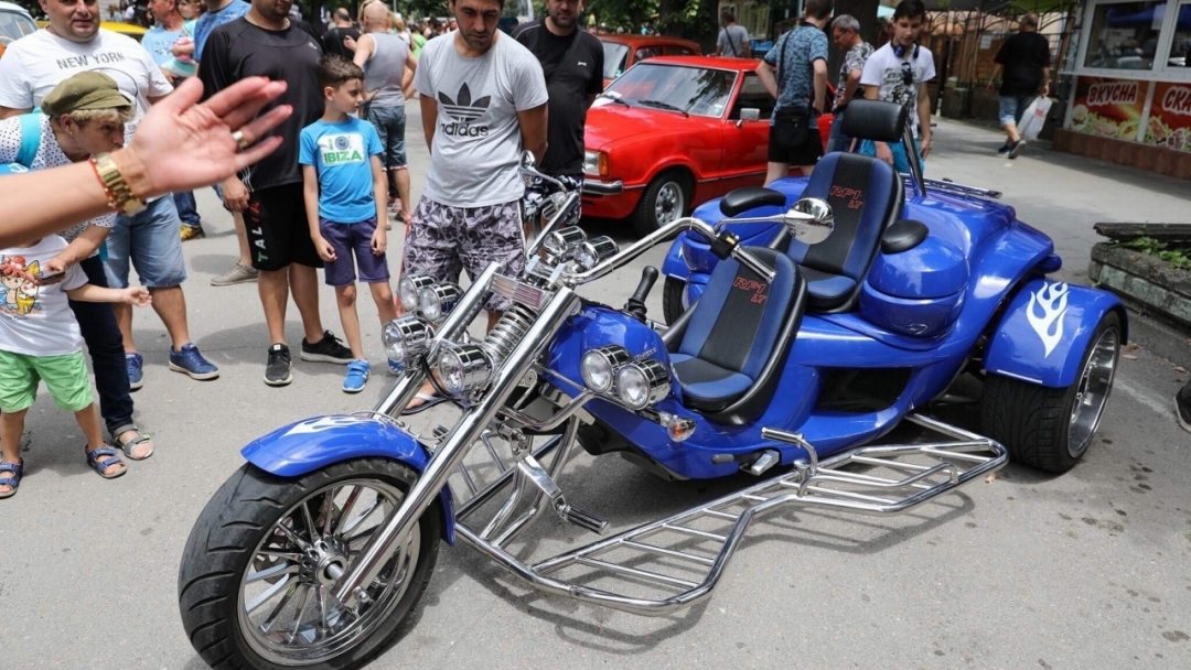 Зам.-кметът д-р Страхил Карапчански откри четвъртото издание на Парад на ретро автомобили в Русе