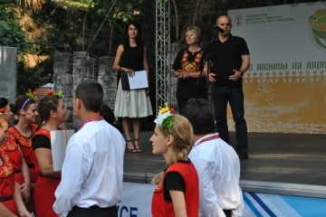 Кметът Пламен Стоилов откри традиционният народен събор в Лесопарка 