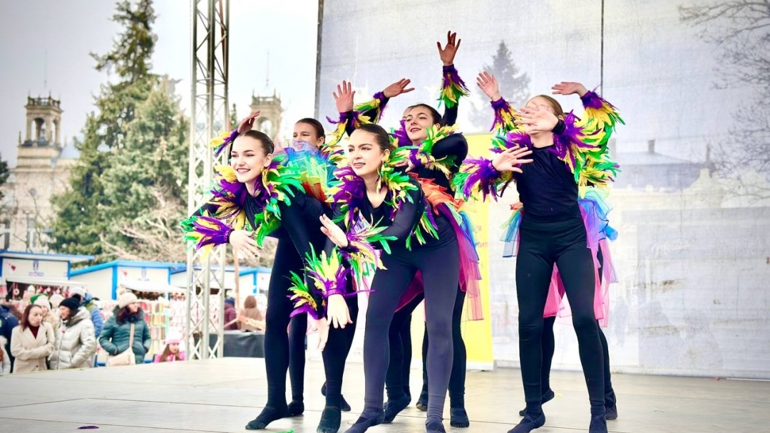 Стотици русенци пяха заедно с Братя Аргирови по време на концерта „Не на насилието, да на доброто!“ 