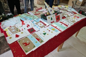 Christmas cards for people in need were made by the youth of the Crisis Center for Unaccompanied Persons