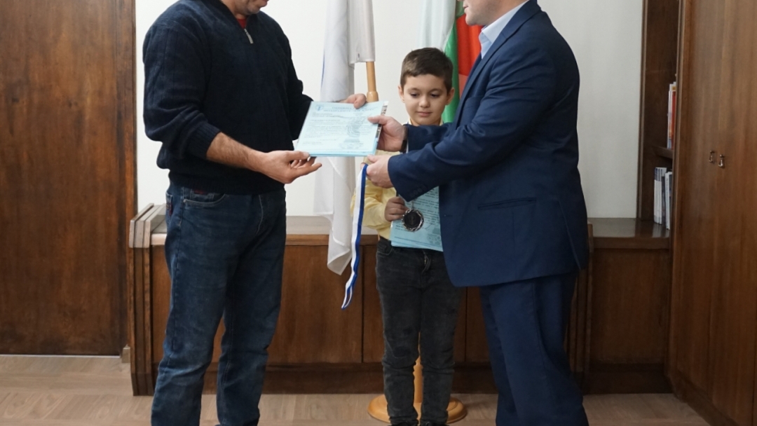 Кметът Пенчо Милков награди 7-годишно момче, вицесветовен шампион по бразилско джу-джицу