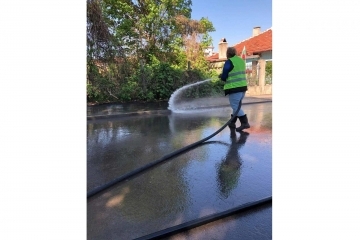 Продължават дейностите по миене на улици в Русе