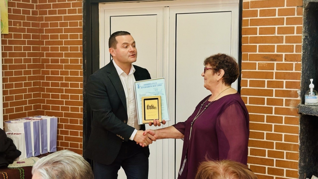 Пенсионерски клуб „Росна китка“ от Червена вода отбеляза 40 години от създаването си