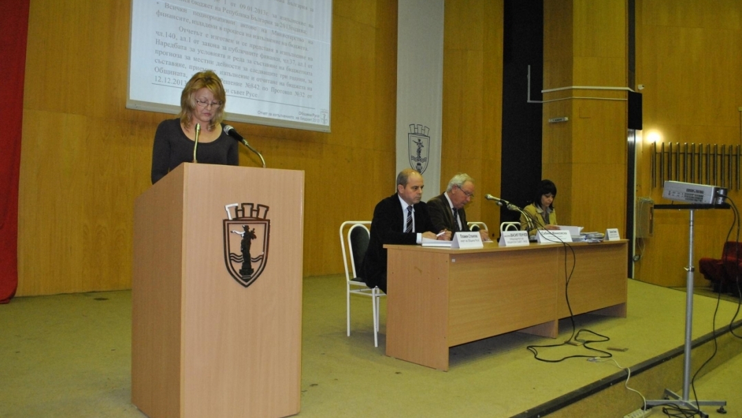 Отчетът на Бюджет 2013 и предложение за поемане на дългосрочен дълг от Община Русе бяха представени на публично обсъждане