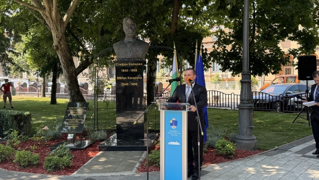 Бюст-паметник на Стефан Караджа беше открит в румънския град Тулча