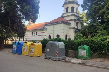 Съдове за отпадъци до храм „Свети Георги“ временно ще бъдат изместени заради снимките на игрален филм