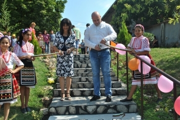 Нова улица и зелени площи в село Хотанца