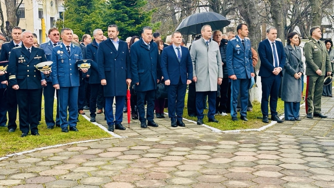Пенчо Милков беше официален гост на честването на 83 години от създаването на Парашутната дружина и българските Специални сили