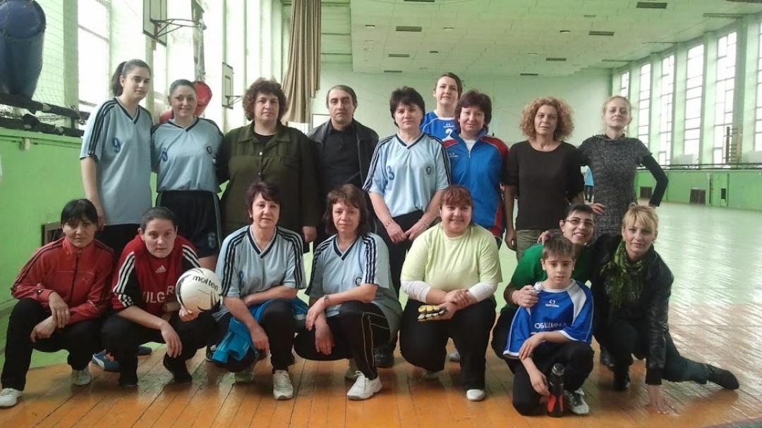 Девойките от Професионалната гимназия по туризъм най-добри в традиционен осмомартенски футболен турнир 