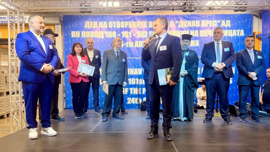 Кметът Пенчо Милков удостои с почетен плакет изпълнителния директор на „Дунав прес“ АД Николай Алексиев