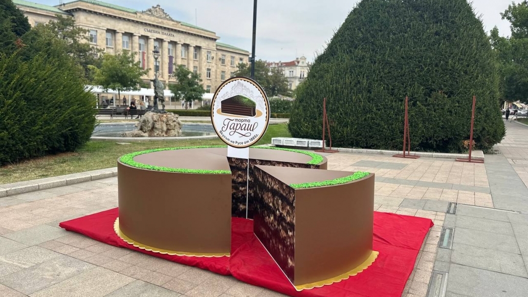 Models of the "Garash" cake await Ruse residents and guests in the city center